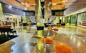 International Airport Flat